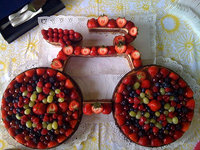 cute-food-bike-strawberry-wedding-cake.jpg